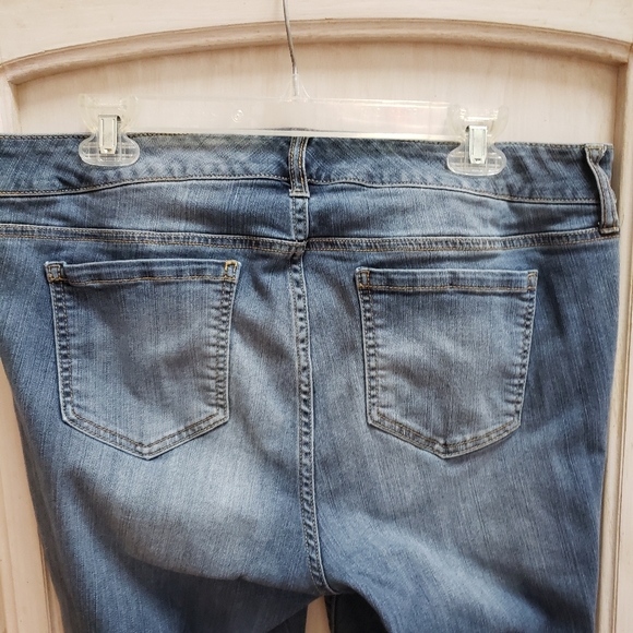 Torrid Jeans Womens Size 16 Mid Rise Tappered Leg Raw Hem Denim - Picture 6 of 10